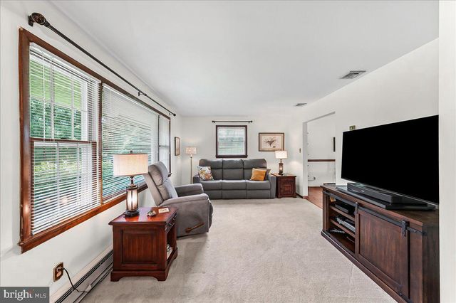 207 W WOODVIEW RD, West Grove, PA 19390