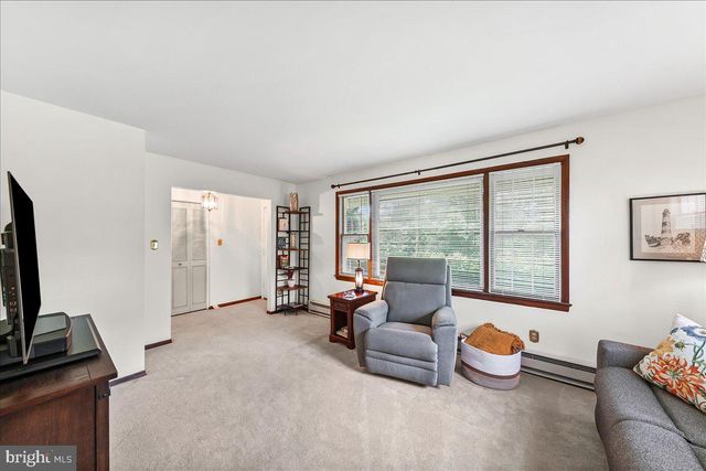 207 W WOODVIEW RD, West Grove, PA 19390