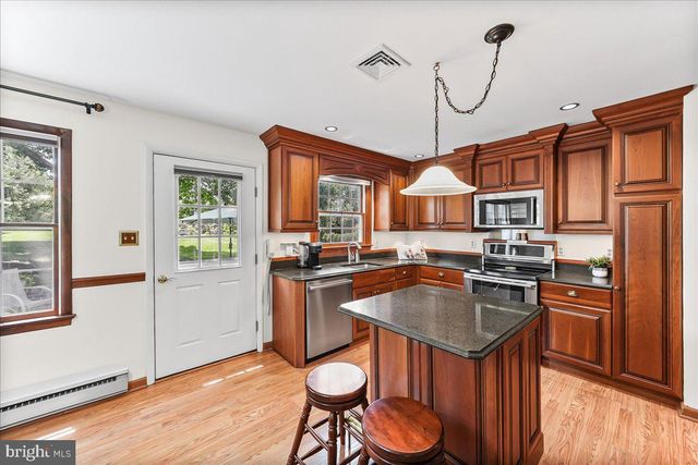 207 W WOODVIEW RD, West Grove, PA 19390