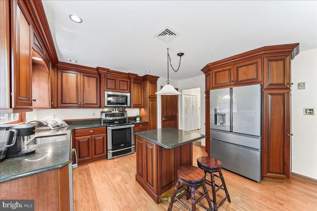 207 W WOODVIEW RD, West Grove, PA 19390