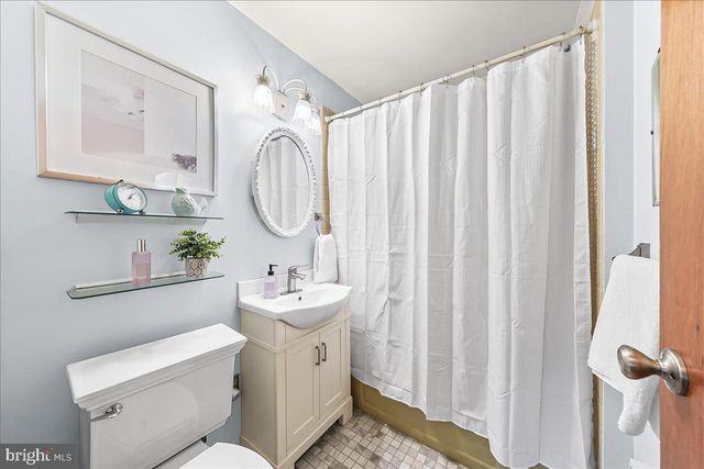 207 W WOODVIEW RD, West Grove, PA 19390