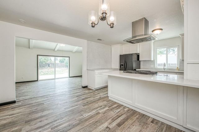 1545 Sunnyside Avenue, Clovis, CA 93611