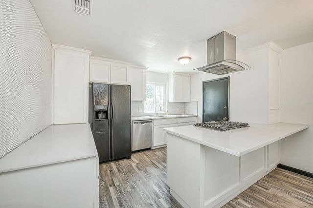 1545 Sunnyside Avenue, Clovis, CA 93611