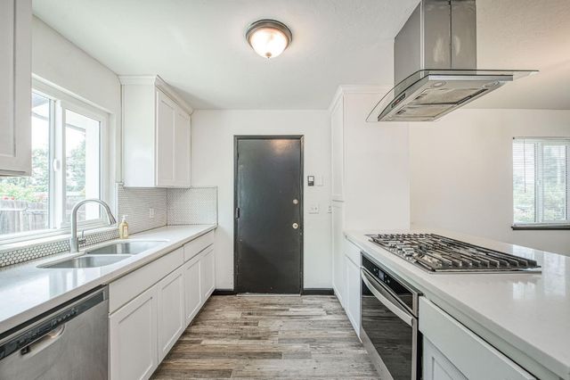 1545 Sunnyside Avenue, Clovis, CA 93611