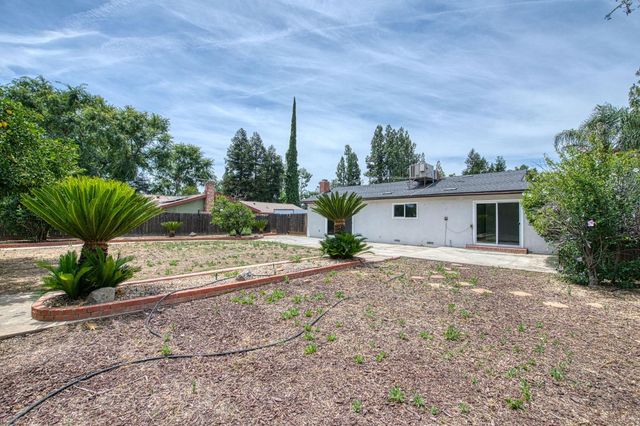 1545 Sunnyside Avenue, Clovis, CA 93611