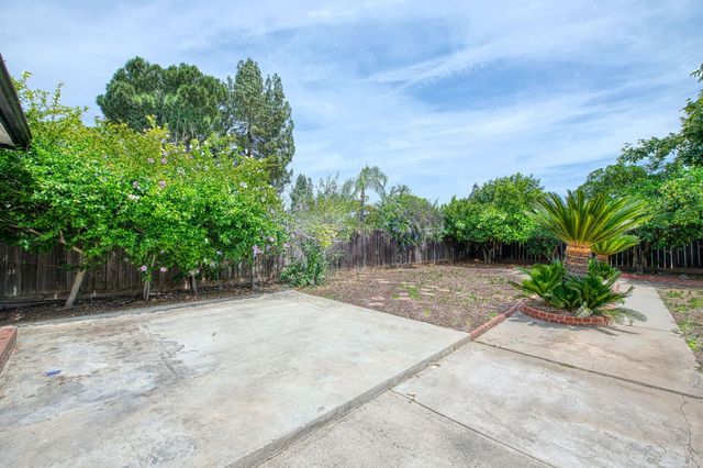 1545 Sunnyside Avenue, Clovis, CA 93611