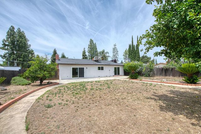 1545 Sunnyside Avenue, Clovis, CA 93611