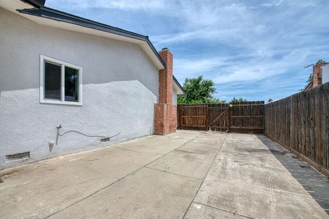 1545 Sunnyside Avenue, Clovis, CA 93611