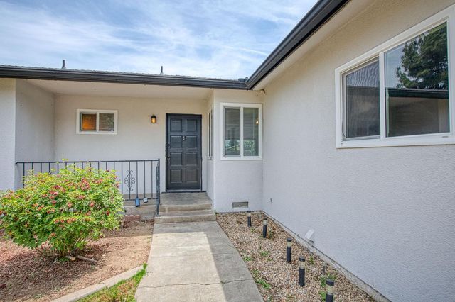 1545 Sunnyside Avenue, Clovis, CA 93611