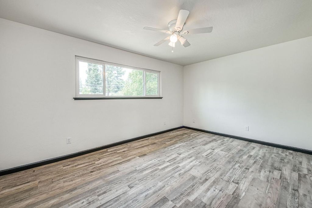 Image 21 of property listing at 1545 Sunnyside Avenue, Clovis, CA 93611