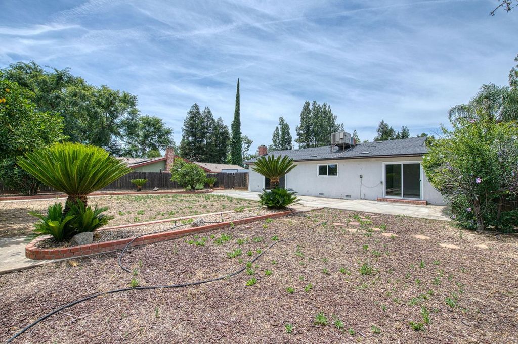 Image 29 of property listing at 1545 Sunnyside Avenue, Clovis, CA 93611