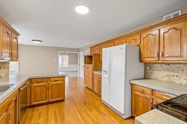 2704 NW Bent Tree Circle, Lee's Summit, MO 64081