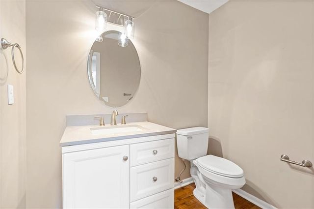 2704 NW Bent Tree Circle, Lee's Summit, MO 64081