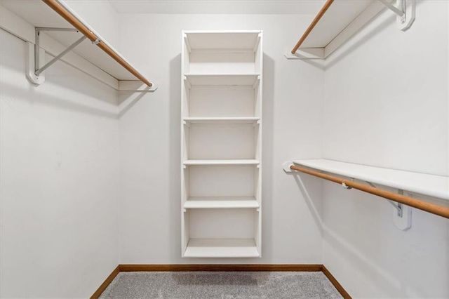 2704 NW Bent Tree Circle, Lee's Summit, MO 64081