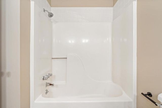 2704 NW Bent Tree Circle, Lee's Summit, MO 64081