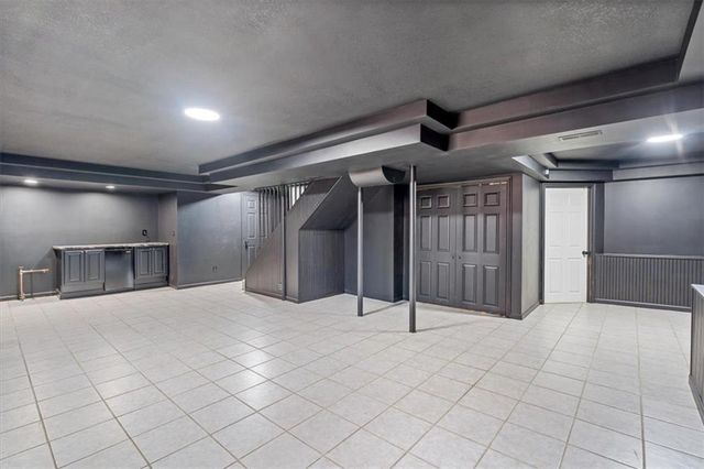 2704 NW Bent Tree Circle, Lee's Summit, MO 64081