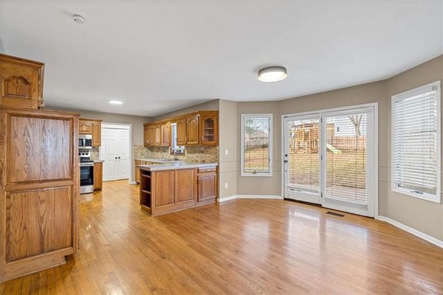 2704 NW Bent Tree Circle, Lee's Summit, MO 64081