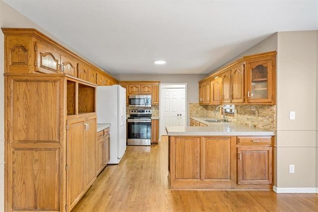 2704 NW Bent Tree Circle, Lee's Summit, MO 64081