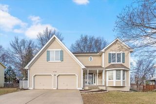 2704 NW Bent Tree Circle, Lee's Summit, MO 64081