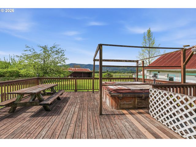 77 S WELCOME SLOUGH Rd, Cathlamet, WA 98612