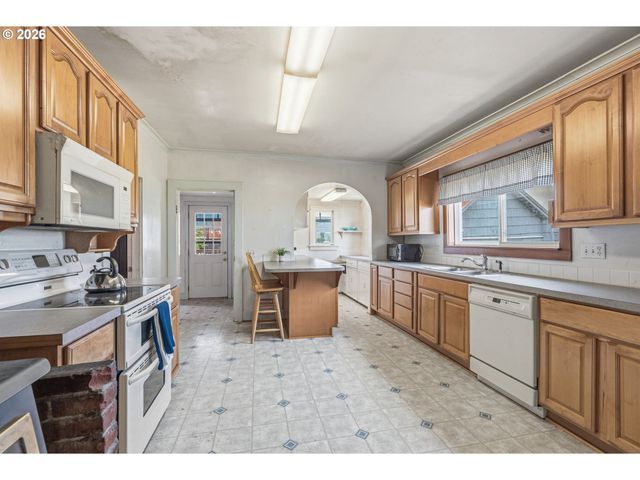 77 S WELCOME SLOUGH Rd, Cathlamet, WA 98612