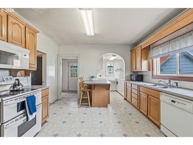 77 S WELCOME SLOUGH Rd, Cathlamet, WA 98612
