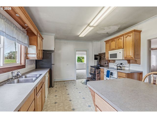 77 S WELCOME SLOUGH Rd, Cathlamet, WA 98612