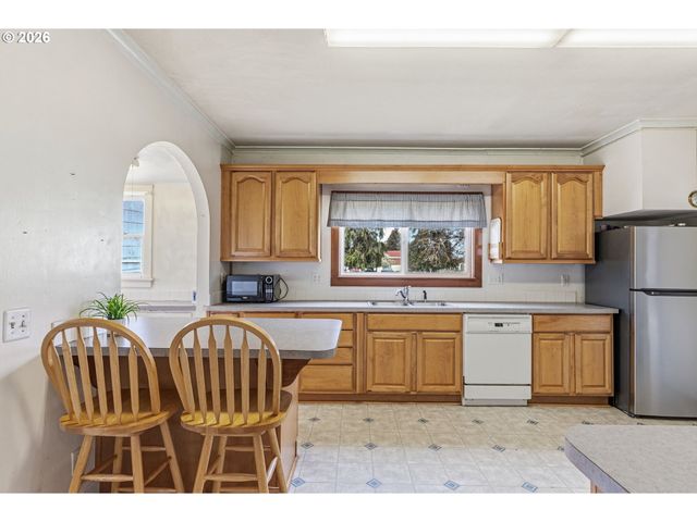 77 S WELCOME SLOUGH Rd, Cathlamet, WA 98612