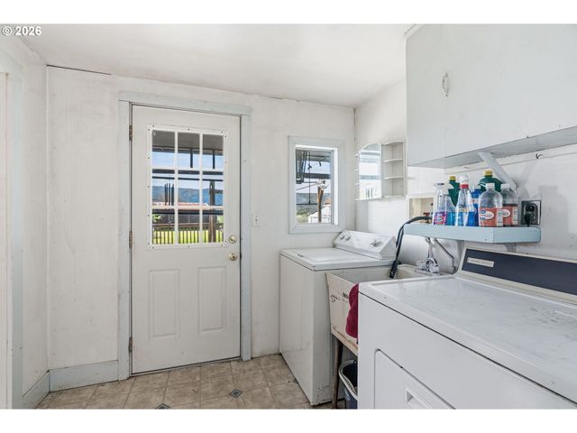77 S WELCOME SLOUGH Rd, Cathlamet, WA 98612