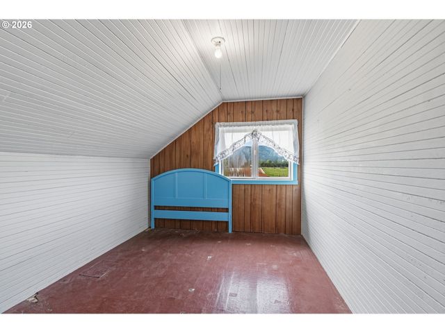 77 S WELCOME SLOUGH Rd, Cathlamet, WA 98612