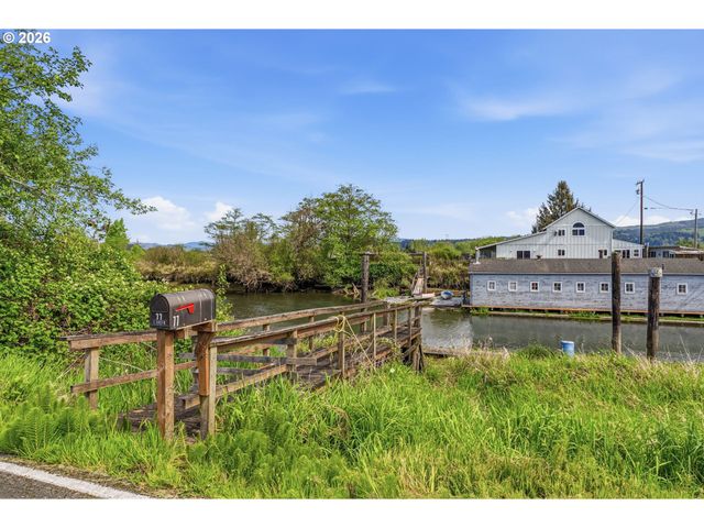 77 S WELCOME SLOUGH Rd, Cathlamet, WA 98612