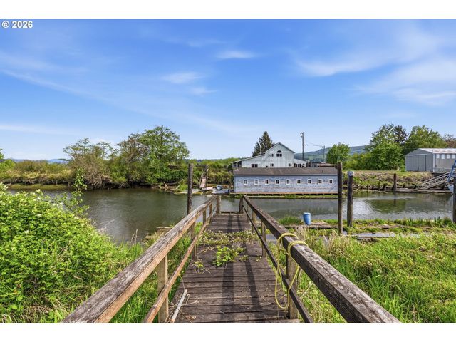 77 S WELCOME SLOUGH Rd, Cathlamet, WA 98612