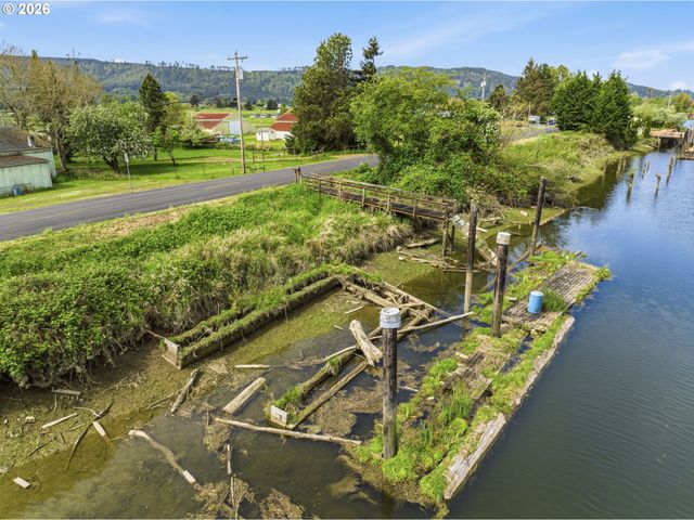 77 S WELCOME SLOUGH Rd, Cathlamet, WA 98612
