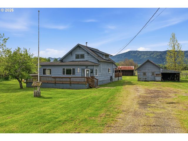 77 S WELCOME SLOUGH Rd, Cathlamet, WA 98612