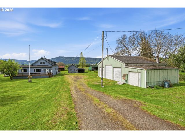 77 S WELCOME SLOUGH Rd, Cathlamet, WA 98612