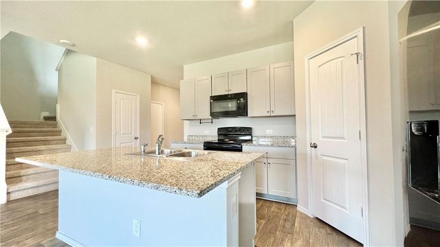 5913 Shanjia DR, Austin, TX 78724