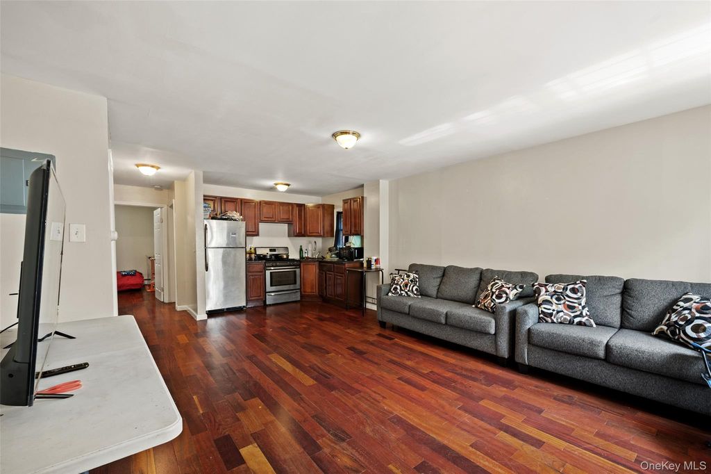 825 E 224th Street 2, Bronx, NY 10466 — photo 2