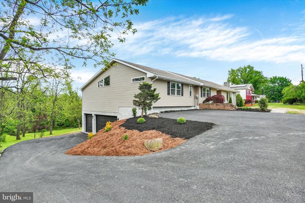 879 GRAFFIUS RD, York, PA 17404
