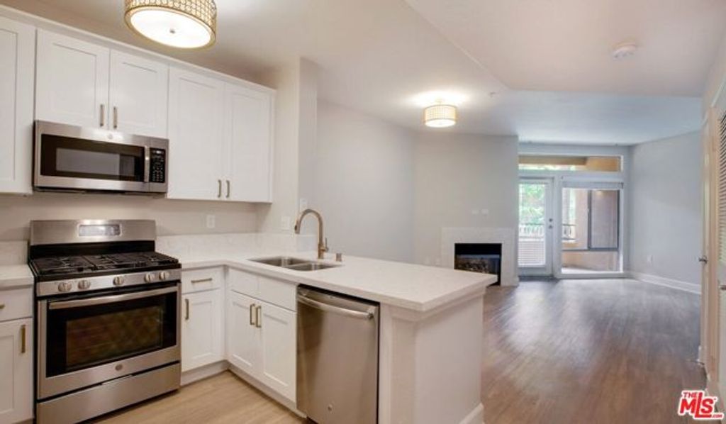 348 S Hauser Boulevard 2-301, Los Angeles, CA 90036