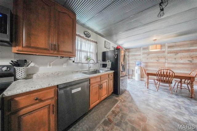 11685 County Road 5320, Rolla, MO 65401