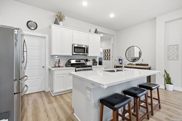 14811 PALMER CRK, San Antonio, TX 78217