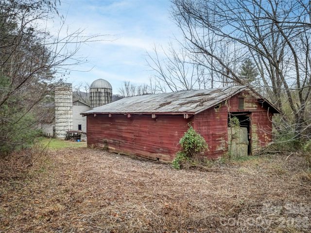 896 Newfound Road, Leicester, NC 28748