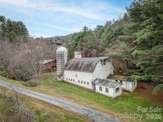 896 Newfound Road, Leicester, NC 28748