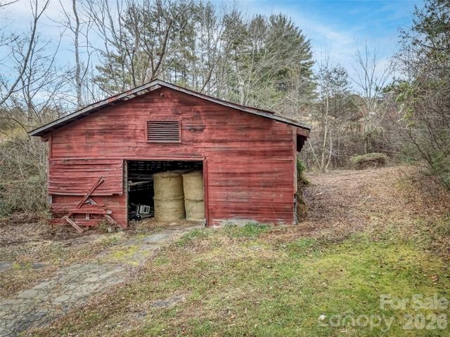 896 Newfound Road, Leicester, NC 28748