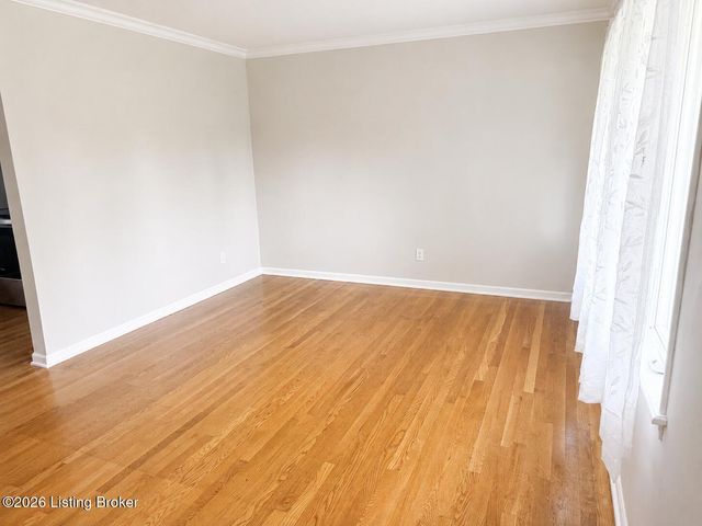 2704 Alps Rd, Louisville, KY 40216