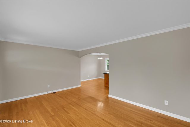 2704 Alps Rd, Louisville, KY 40216