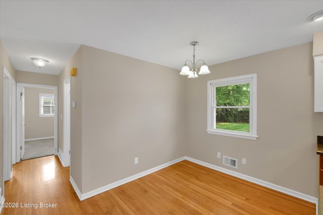 2704 Alps Rd, Louisville, KY 40216