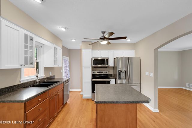 2704 Alps Rd, Louisville, KY 40216