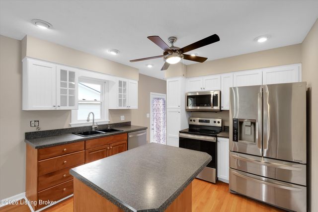 2704 Alps Rd, Louisville, KY 40216