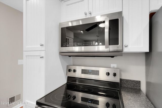 2704 Alps Rd, Louisville, KY 40216